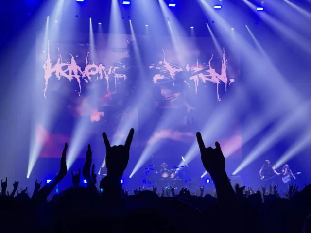 Bullet For My Valentineは18時から。
さいたまスーパーアリーナに戻ったラウドパークは、トイレは綺麗だけど飲食が弱すぎる。
中には3軒しかないから列が長すぎる。
幕張メッセでやった時にはたくさんあったのに。
ビールも中々買えない。

#ラウドパーク