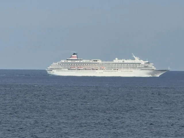 飛鳥発見。
連休の駿河クルーズらしい。
横浜と清水を行ったり来たり。
2泊３日で254000円。
工具のほうがいいな