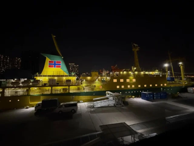 前回の欠航で帰れなかった時からずっとトーキョーにいる気がする。
やっと帰れる。