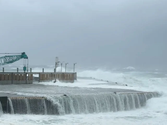 台風6号は北側は静か、西側は大荒れみたいな感じです。

#三宅島 #台風6号