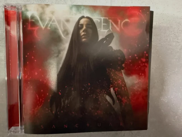 結局またCD購入。
どうしても配信にできない昭和世代。
久しぶりのEvanescence 
12/1には来日も決まってる。
11/25はアイアンメイデン
日程が近すぎるなぁ
どうするか。
