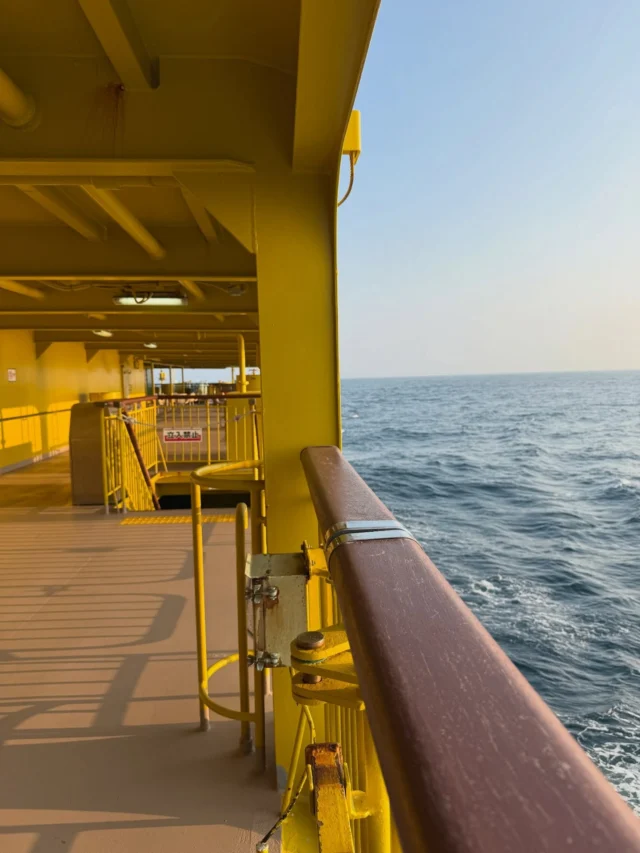 東海汽船の船内は冷房効き過ぎ。
すとれちあ丸の頃から思ってる。
海外の飛行機より寒い。
何か意味があるのだろうか。