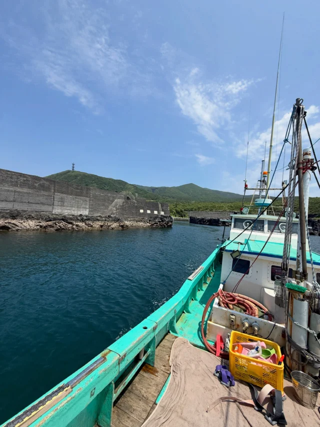 御蔵島に向けて出港。
今日は日焼け止め忘れなかった！